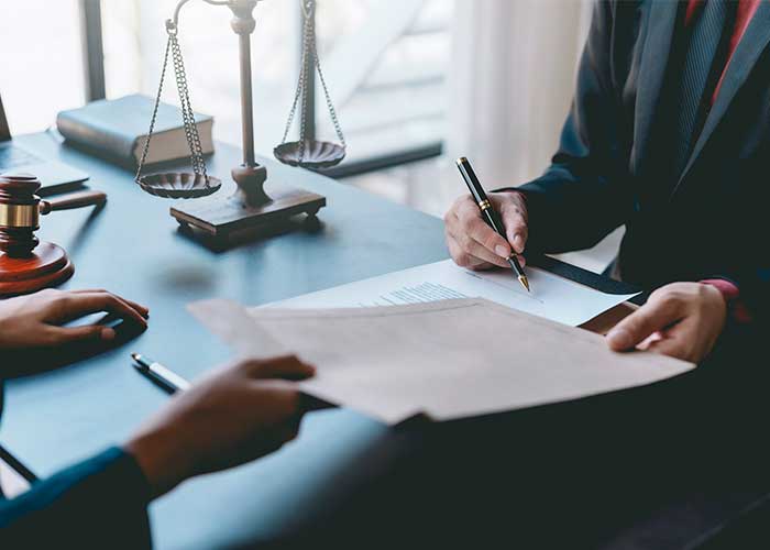 Atender documentos o procedimientos notificados por la autoridad